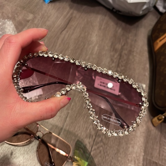 Brand new sunglasses from fashion nova - Picture 2 of 4